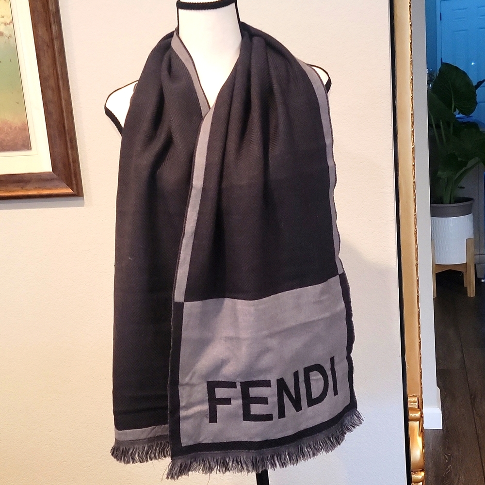 Authentic Fendi wool scarf - Picture 1 of 10
